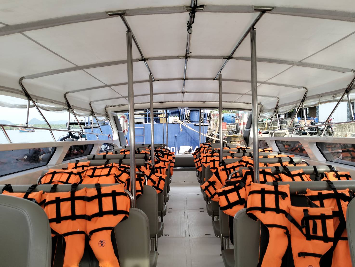 ภายในเรือสปีดโบ๊ท 1